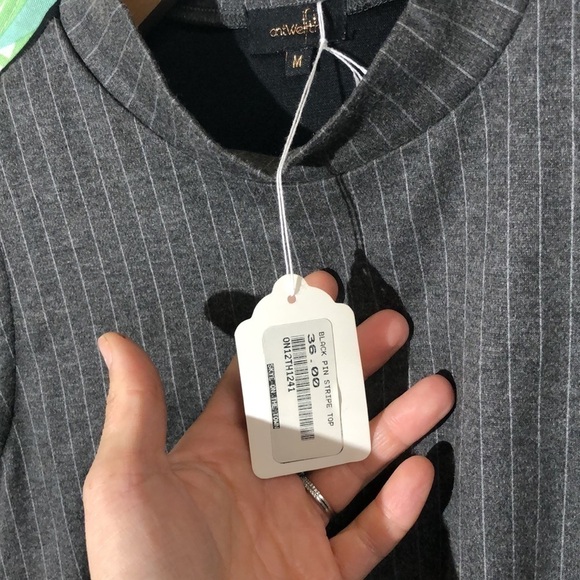 Onwelfth black pinstripe crop top size M - Picture 5 of 6